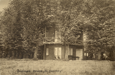 7071 Gezicht op de voorzijde van het pension De Hazenberg (Bergweg 6) te Amerongen.